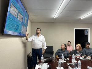 Moris Adato, GIA Graduate Gemologist and owner of CashCo Pawn shop in San Diego, teaches course attendees how to look at and think about diamonds in the context of the way pawnbrokers do every day.